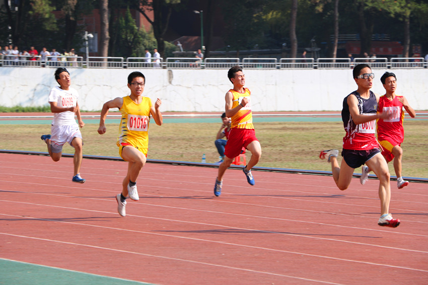 公司运动健儿在努力奔跑 公司运动健儿在努力奔跑