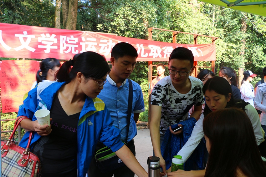 公司领导慰问值班工作人员 公司领导慰问值班工作人员