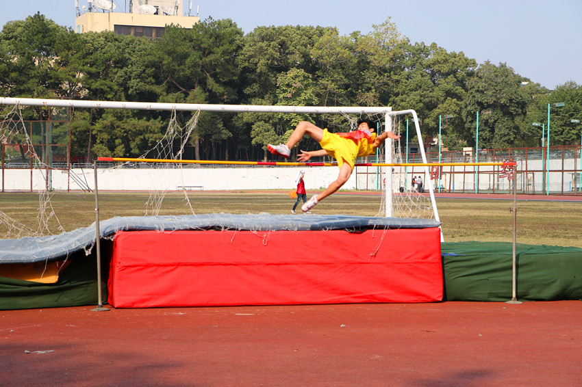 公司跳高运动员的英姿 公司跳高运动员的英姿